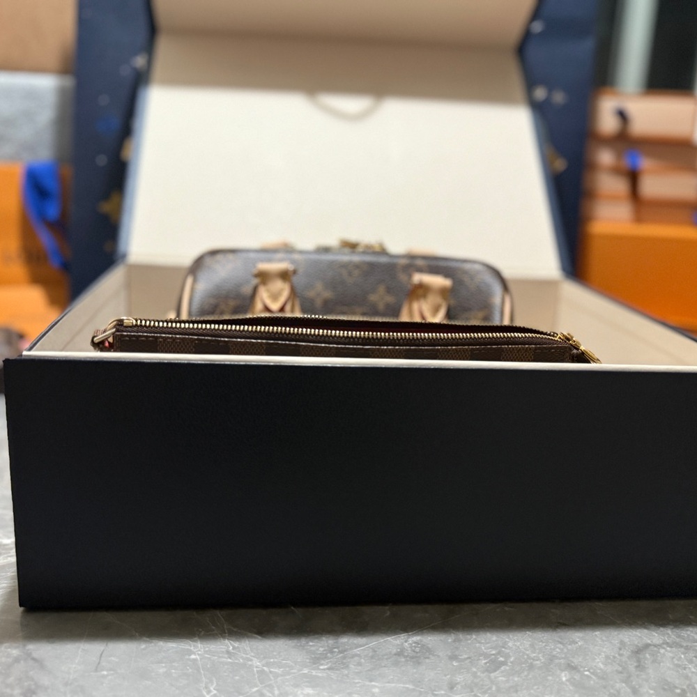 Louis Vuitton xmas ๐ 2024 Set Shopping Bag and Box - Picture 14 of 15